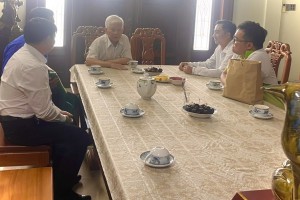 Nguyên Chủ tịch nước Nguyễn Minh Triết trao truyền thông điệp về nông nghiệp đến thanh niên