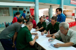 Quận 7, TP. HCM: Khám sức khỏe, lập hồ sơ sức khỏe điện tử và trao quà cho người dân tại phường Bình Thuận