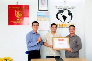 Ông Phan Mạnh Hùng – CEO Cty Mays Ruviteks thăm và chúc Tết Viện IMRIC và Viện IRLIE