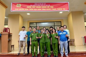 Những chuyến xe ấm áp nghĩa tình của Công an Đắk Lắk trong mùa lũ dữ